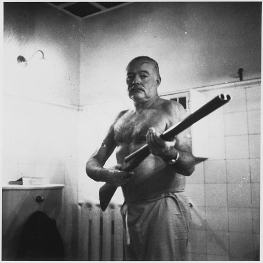 Ernest Hemingway en la Finca Vigia, Cuba - NARA - 192663