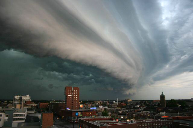 Archivo: Rolling-thunder-cloud.jpg