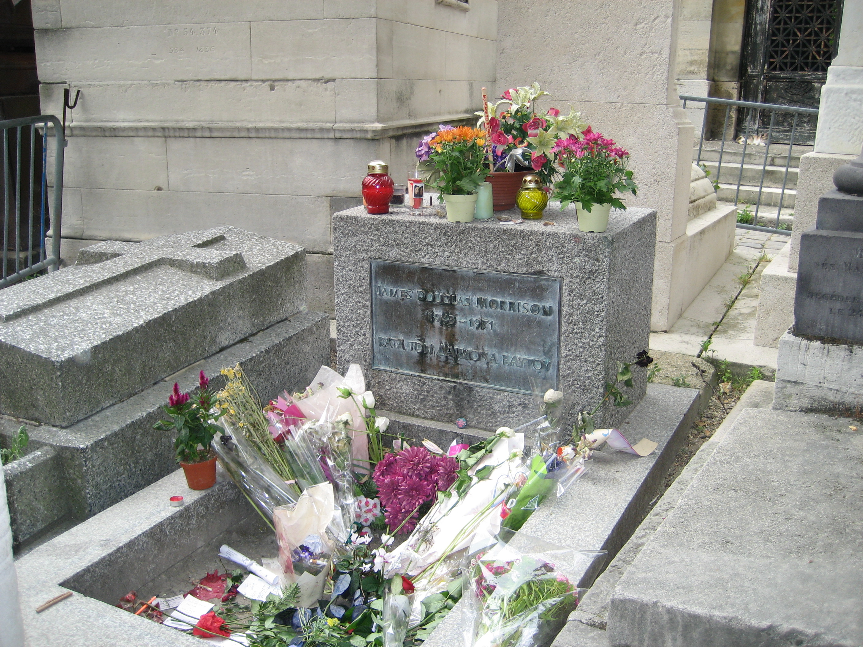 Resultado de imagen para Jim Morrison Grave