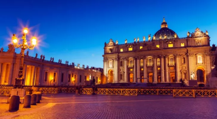 El Vaticano de noche.
